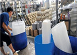 青浦车间解暑新招,大冰块降温效果如何?